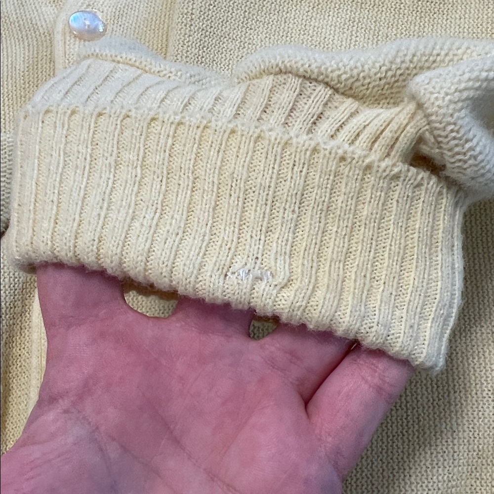 Vintage Men’s Butter Yellow Cardigan - Picture 4 of 9